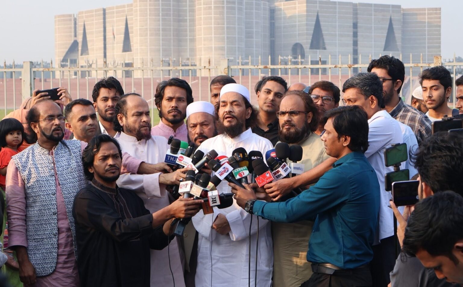 যুক্তরাজ্যে পূর্ণাঙ্গ রাজনৈতিক দল হিসেবে আত্মপ্রকাশ করলো ‘ইনসানিয়াত বিপ্লব’