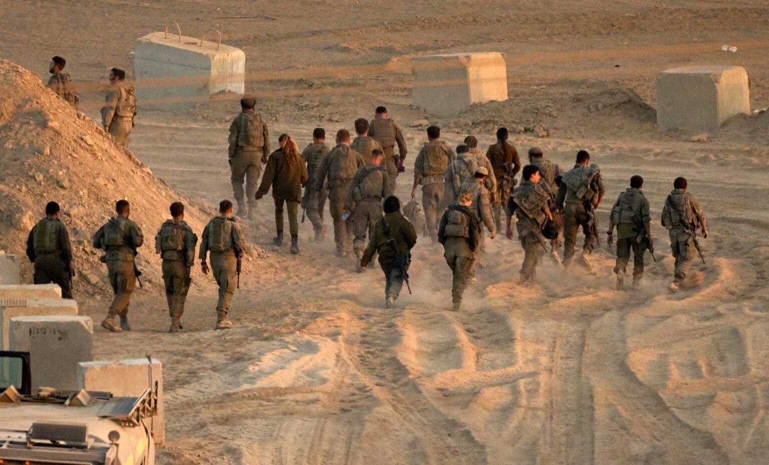 গাজা থেকে সেনা সরাচ্ছে ইসরায়েল, যুদ্ধবিরতি চুক্তি কার্যকরে অগ্রগতি