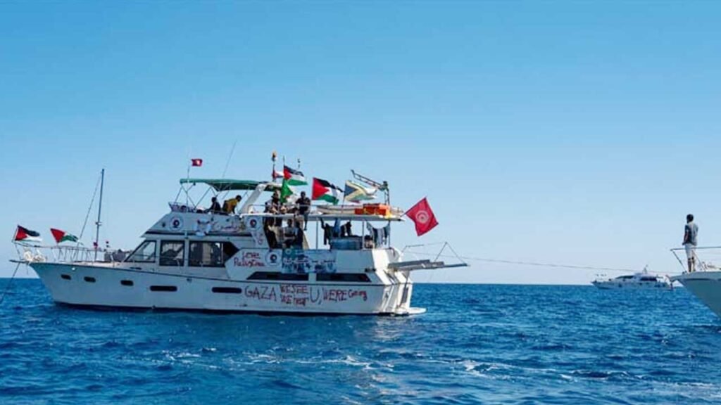 ‘সুমুদ ফ্লোটিলা’ বহরের কিছু জাহাজ ঘিরে ফেলেছে ইসরায়েল