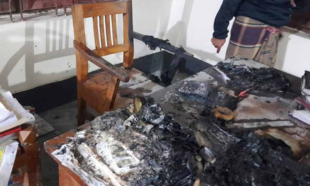 মাগুরায় গ্রামীণ ব্যাংকে দুর্বৃত্তদের আগুন, পুড়ল কাগজপত্র ও আসবাবপত্র