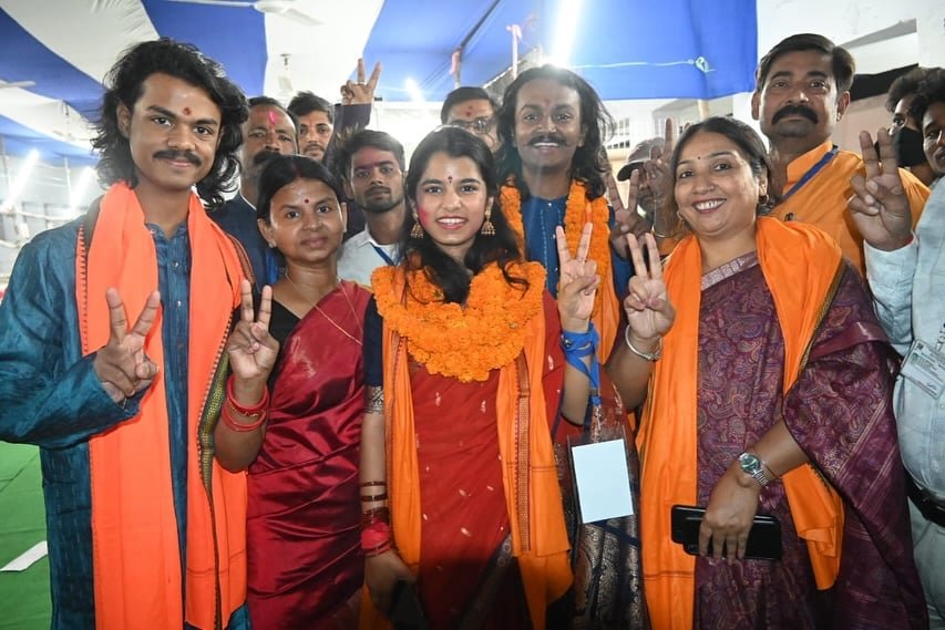 বিহারের আলিনগরে বিজেপির সবচেয়ে কম বয়সী বিধায়ক মৈথিলী