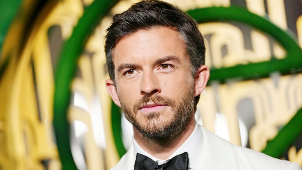 বিশ্বের সবচেয়ে আকর্ষণীয় পুরুষ জনাথন