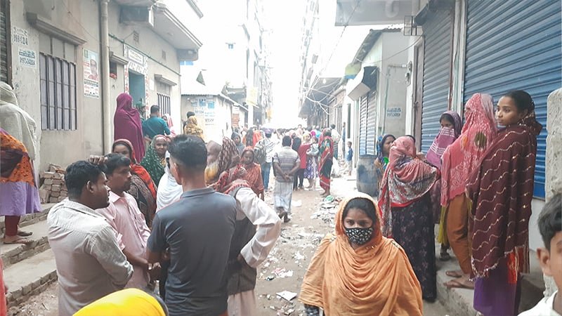 গাজীপুরে বাসা থেকে স্ত্রীর গলাকাটা লাশ উদ্ধার, স্বামী হাসপাতালে গুরুতর অবস্থায়