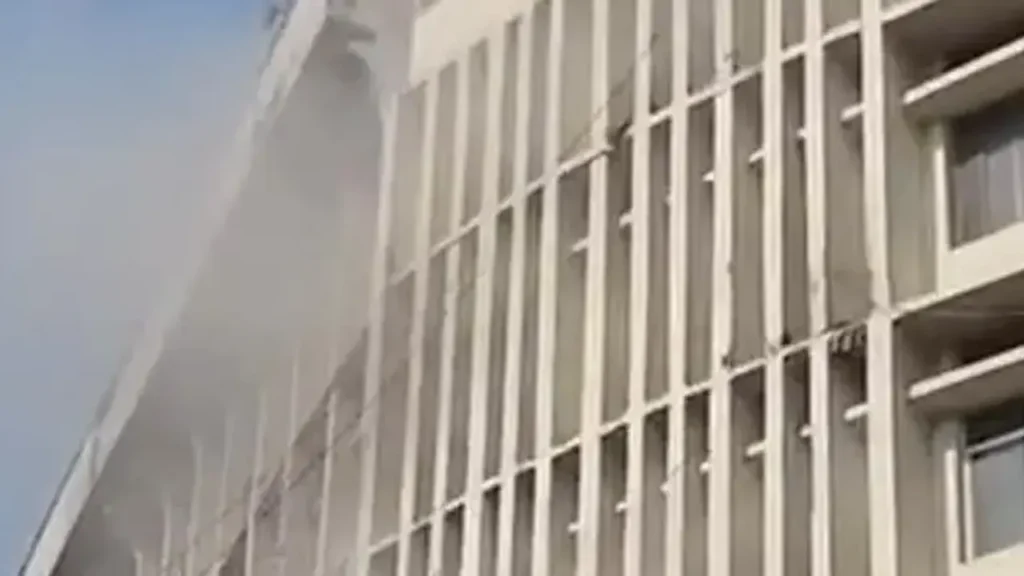 শাহবাগে বাংলাদেশ মেডিক্যাল বিশ্ববিদ্যালয়ে আগুন, ১৮ মিনিটে নিয়ন্ত্রণে