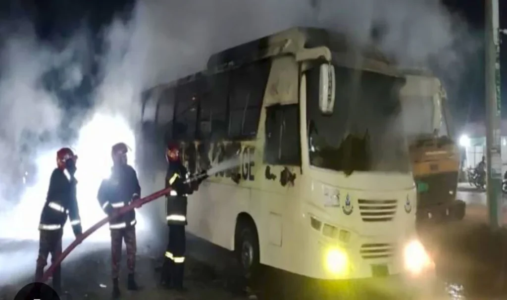 সাত জেলায় নিষিদ্ধ আওয়ামী লীগের বিক্ষোভ–অবরোধ, পাঁচ দিনে পুড়ল ৩১ যানবাহন